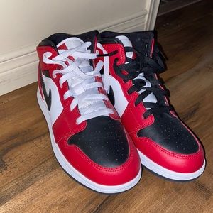 GS Jordan 1 chicago mids